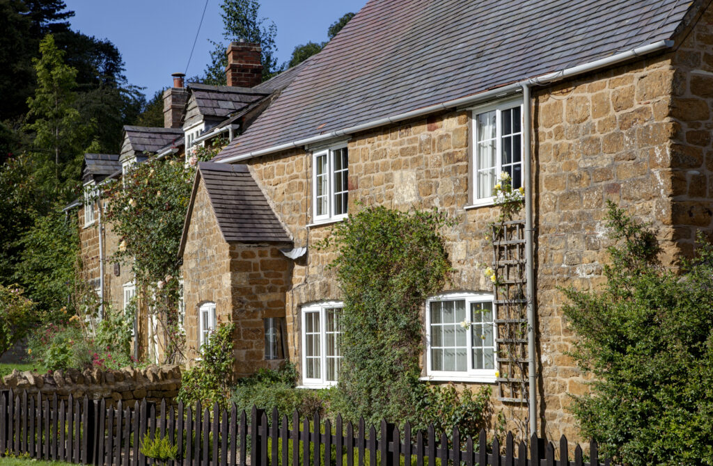 Pretty Cotswold stone cottage, Warwickshire, England.
