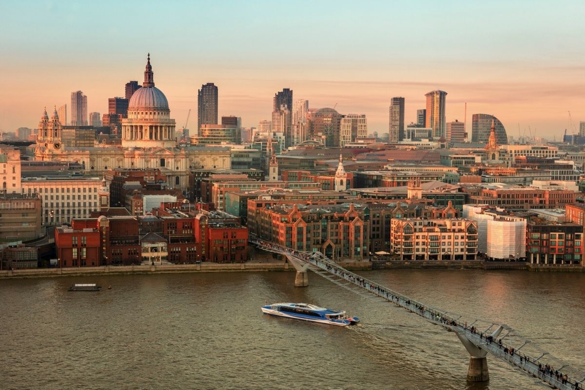 The Fresh Appeal of Riverside Homes in London